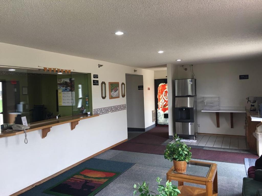 Prairie Rose Inn Edgeley Экстерьер фото